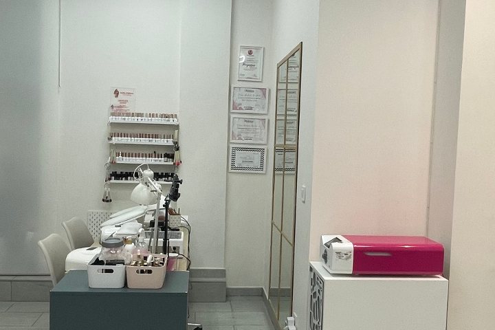 Certificados de bioseguridad e higiene expuestos en el estudio